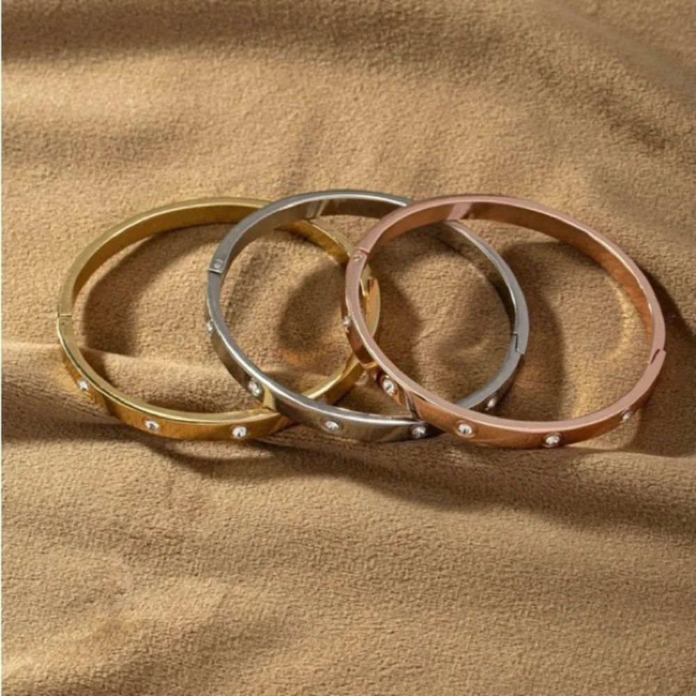 Silver Rhinestone Bangle (7107)